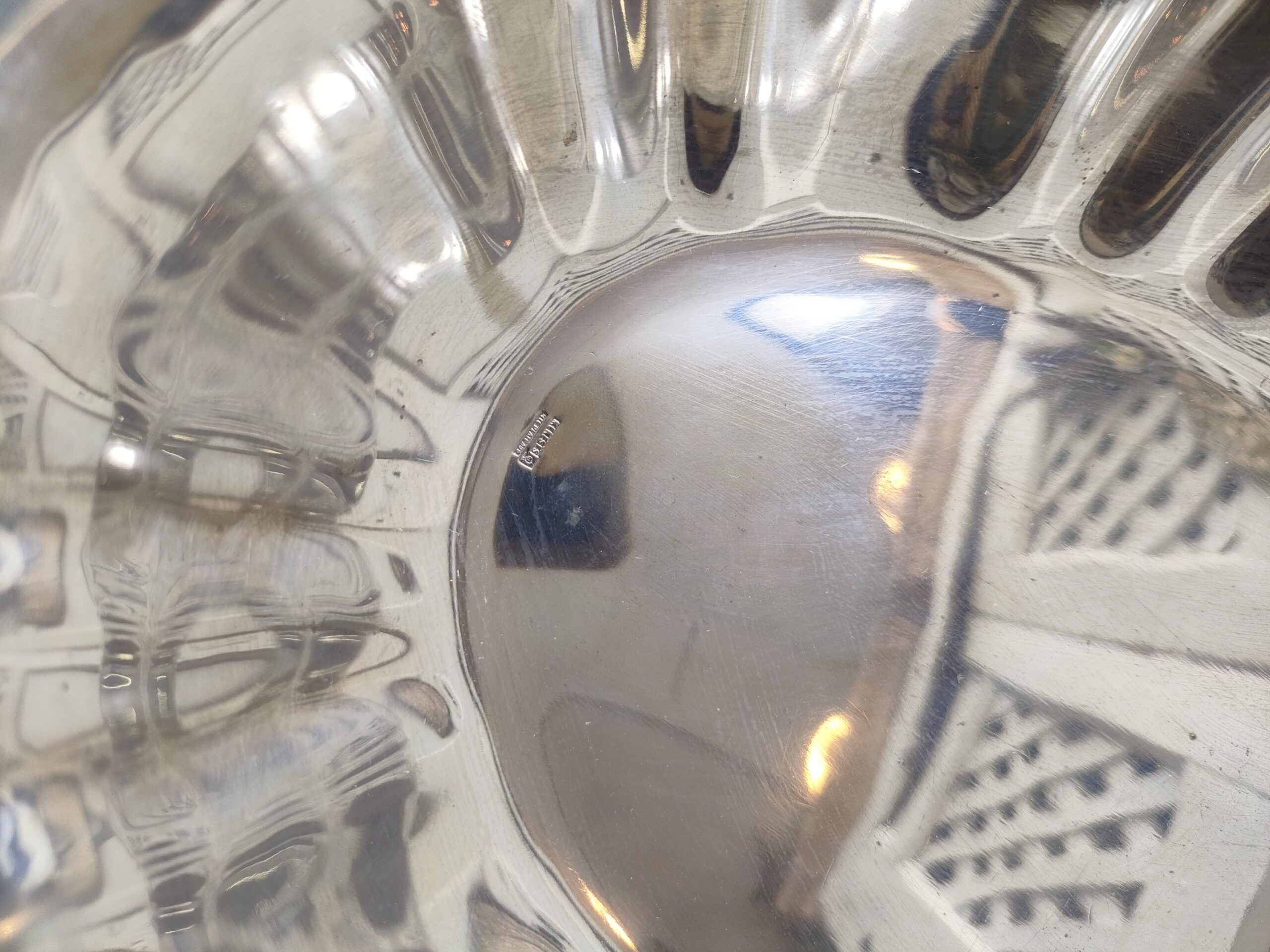 Centro de Mesa Alpaca Plateada Meneses – Bandeja Ovalada Gallonada Vintage 5 Centro de Mesa Alpaca Plateada Meneses – Bandeja Ovalada Gallonada Vintage - Imagen 5