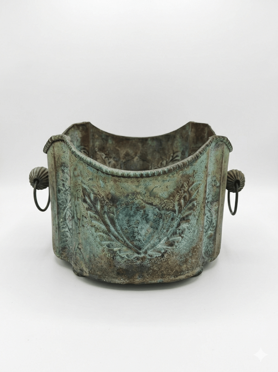 Macetero Antiguo de Metal con Pátina Verdigris y Relieves - Jardinera Vintage Decorativa 1 Macetero Antiguo de Meta