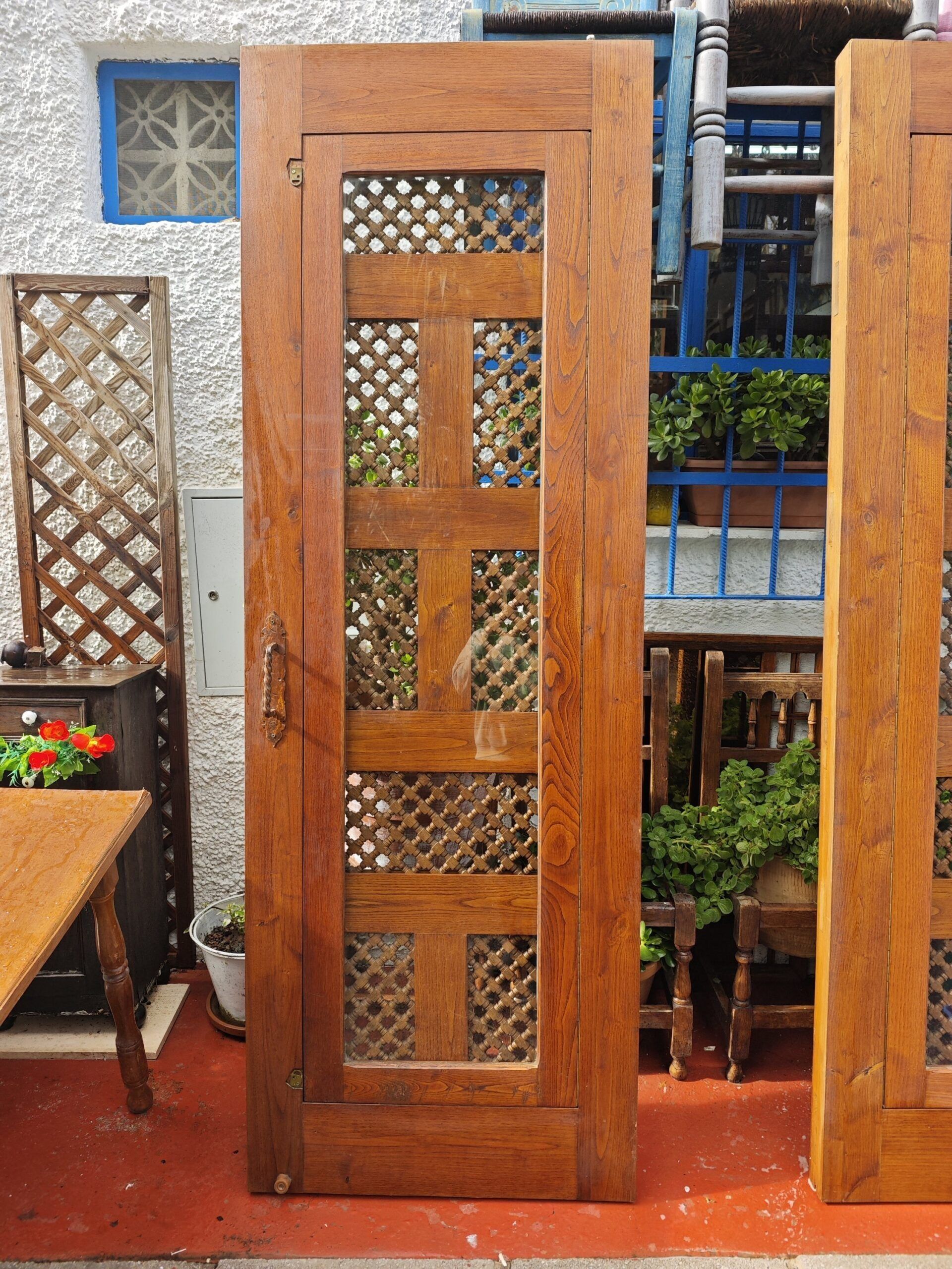 Puerta de Madera Maciza con Celosía Marroquí y Contraventana de Cristal Estilo Árabe Artesanal 3 Puerta de Madera Maciza con Celosía Marroquí y Contraventana de Cristal Estilo Árabe Artesanal - Imagen 3