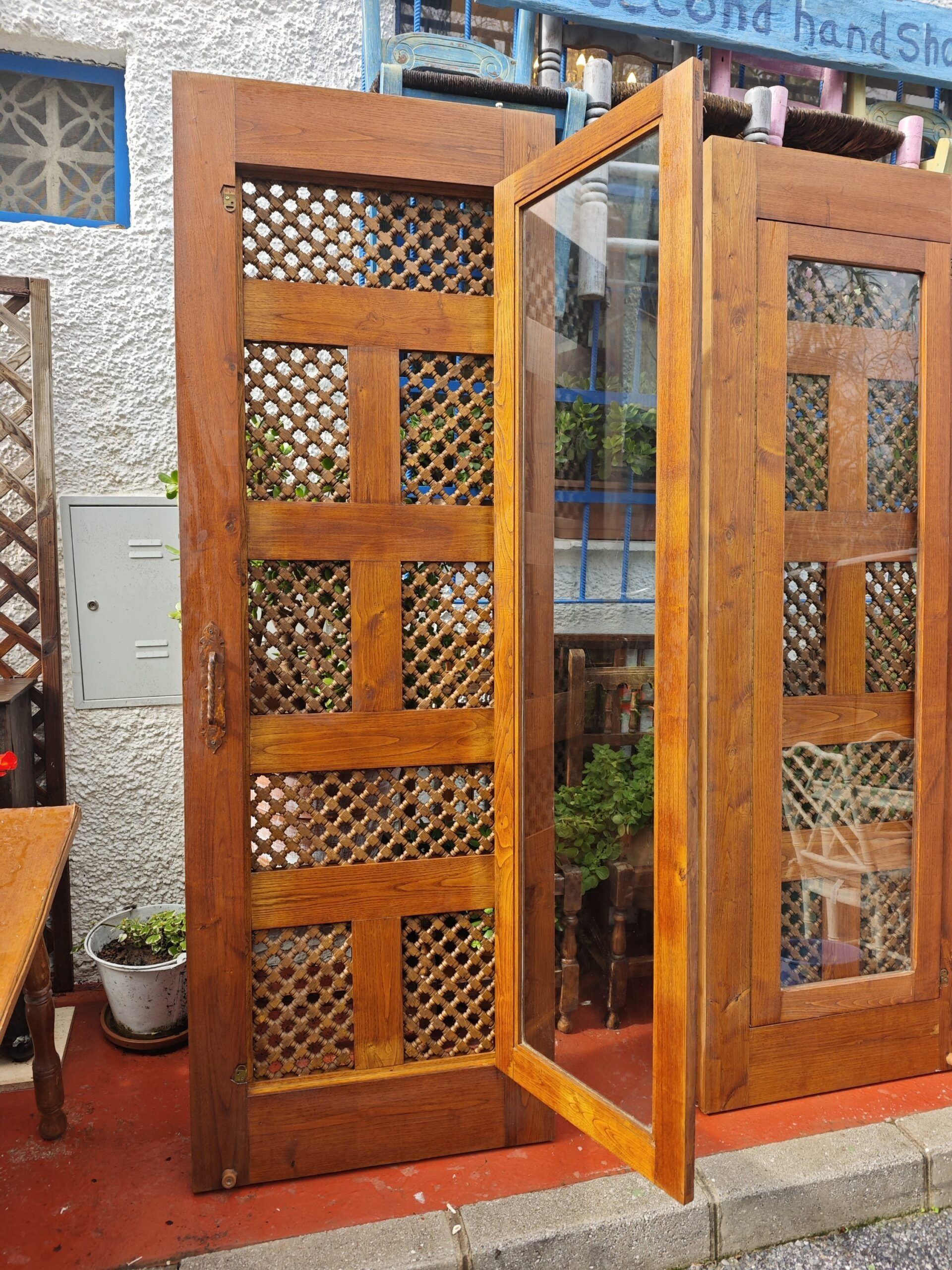 Puerta de Madera Maciza con Celosía Marroquí y Contraventana de Cristal Estilo Árabe Artesanal 4 Puerta de Madera Maciza con Celosía Marroquí y Contraventana de Cristal Estilo Árabe Artesanal - Imagen 4