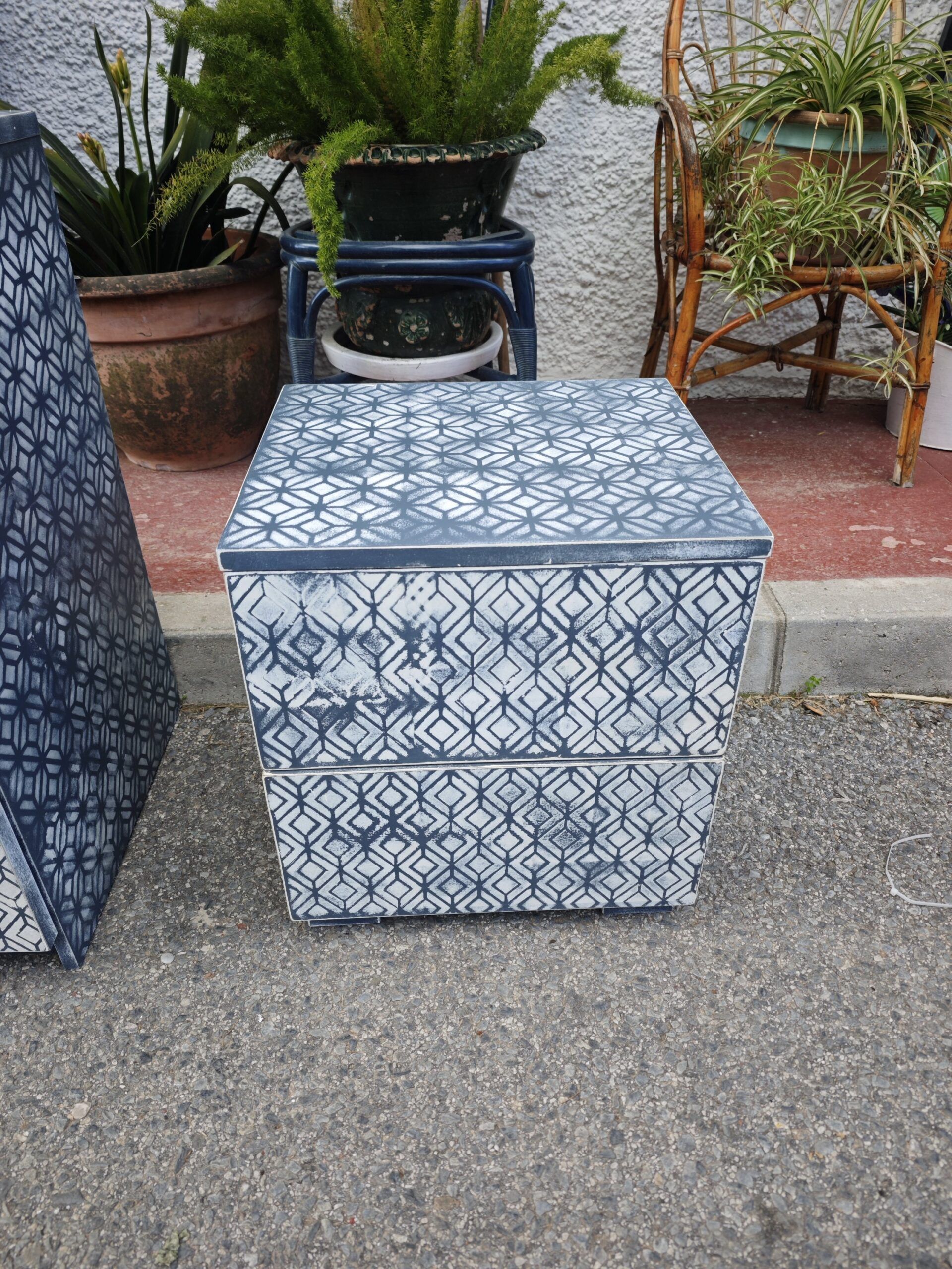 Conjunto de Dormitorio de Cómoda y Mesitas de Noche con Estampado Geométrico 4 Conjunto de Dormitorio de Cómoda y Mesitas de Noche con Estampado Geométrico - Imagen 4