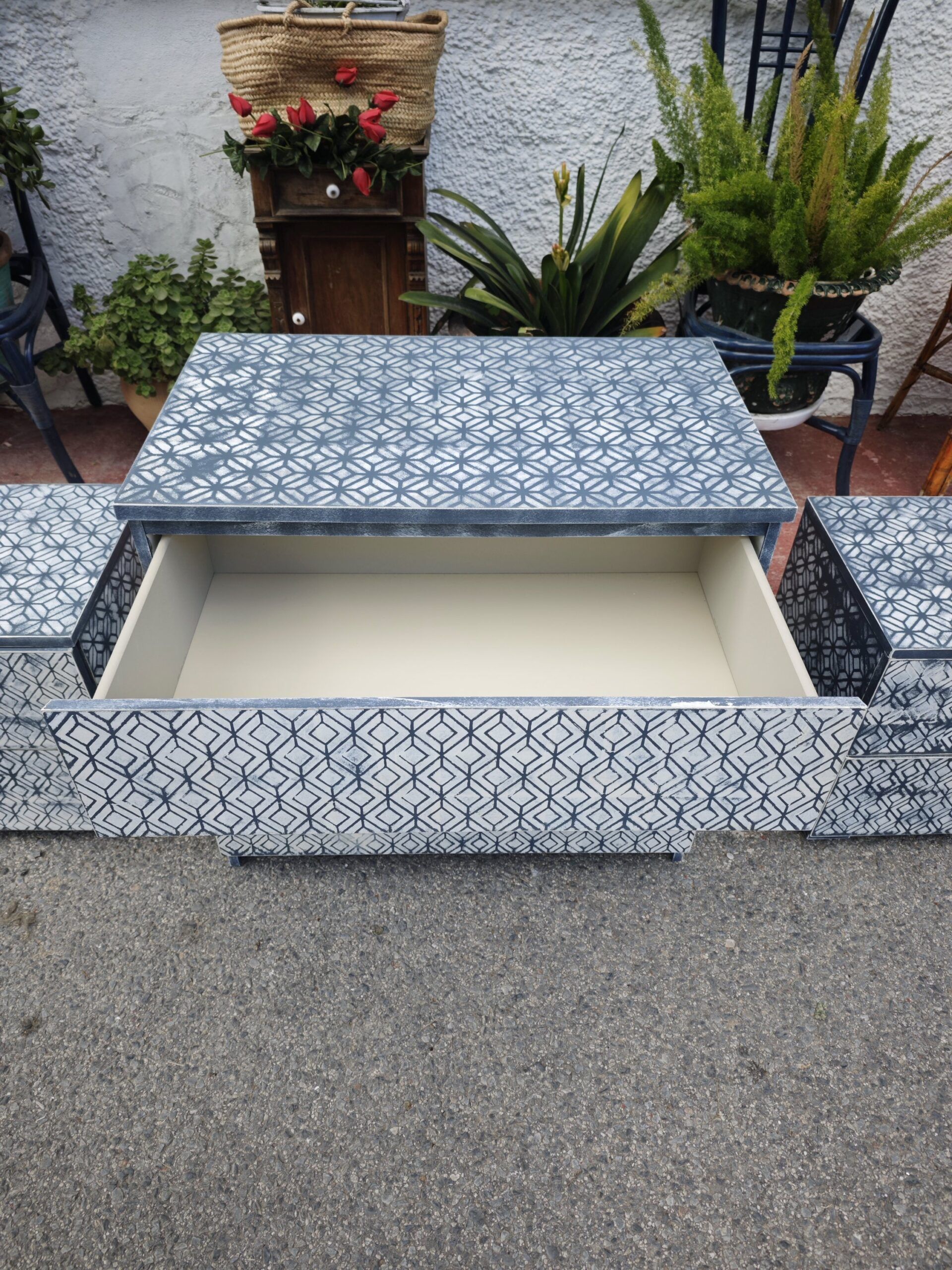 Conjunto de Dormitorio de Cómoda y Mesitas de Noche con Estampado Geométrico 9 Conjunto de Dormitorio de Cómoda y Mesitas de Noche con Estampado Geométrico - Imagen 9