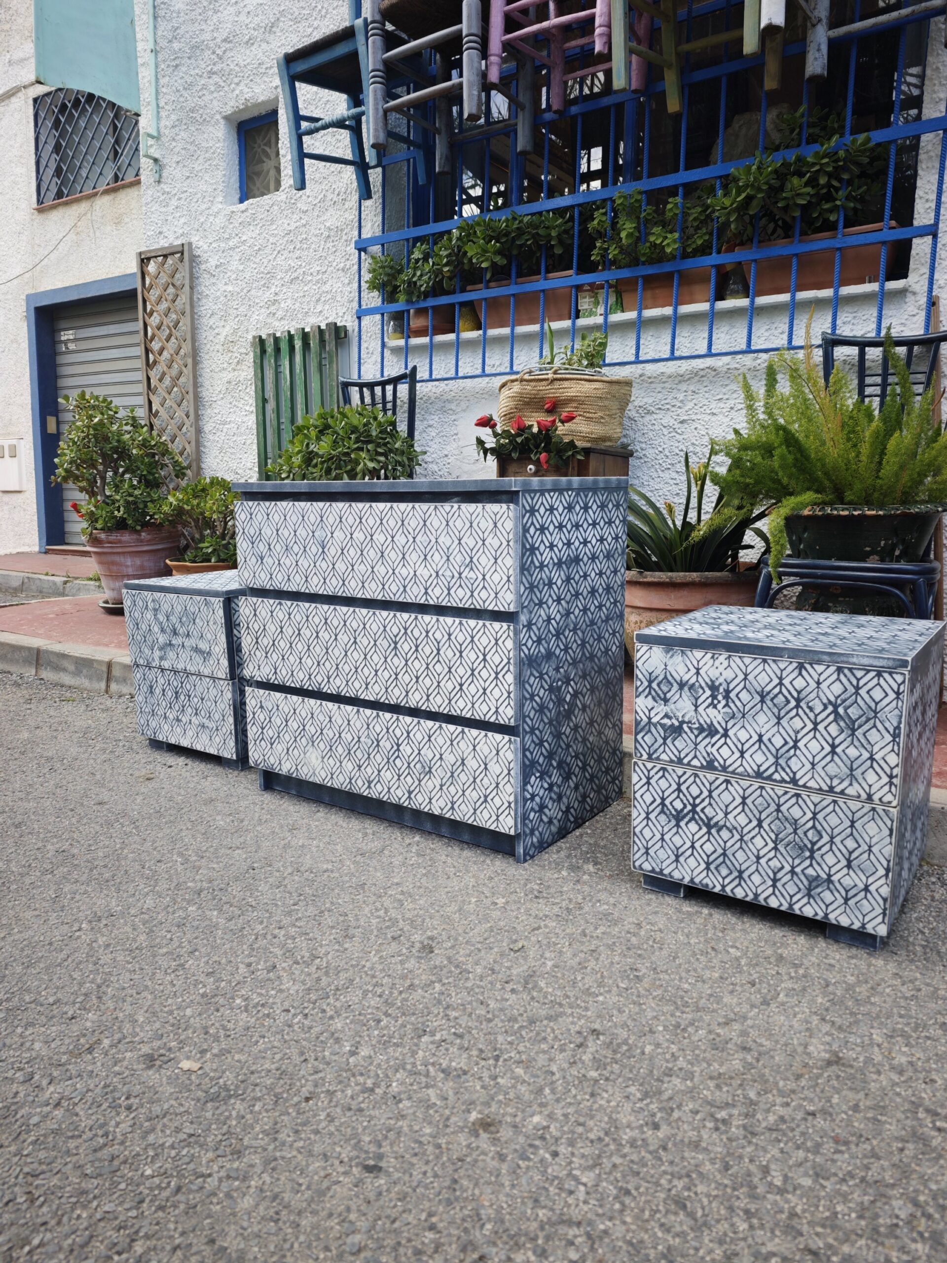 Conjunto de Dormitorio de Cómoda y Mesitas de Noche con Estampado Geométrico 5 Conjunto de Dormitorio de Cómoda y Mesitas de Noche con Estampado Geométrico - Imagen 5