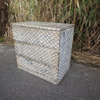 Cómoda Envejecida con Patrón de Escamas Geométrico 13 1000504594