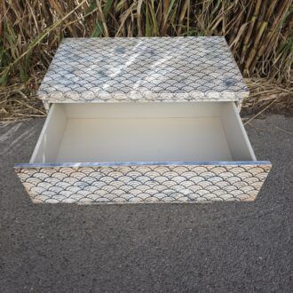 Cómoda Envejecida con Patrón de Escamas Geométrico 11 1000504595