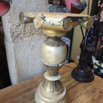 Pedestal de Madera Tallada Estilo Clásico con Acabado Dorado y Patina Antigua 6 1000506918