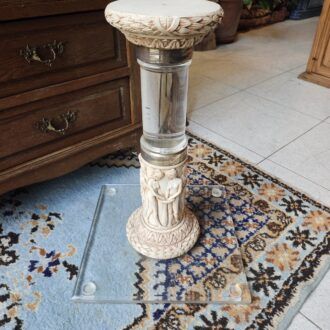 Pedestal Vintage de Resina Esculpida y Metacrilato 5 1000506952 2