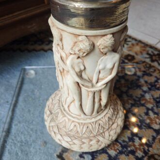 Pedestal Vintage de Resina Esculpida y Metacrilato 6 1000506953