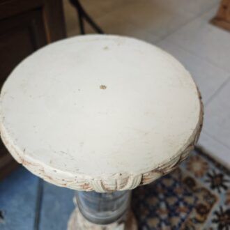 Pedestal Vintage de Resina Esculpida y Metacrilato 7 1000506954 1