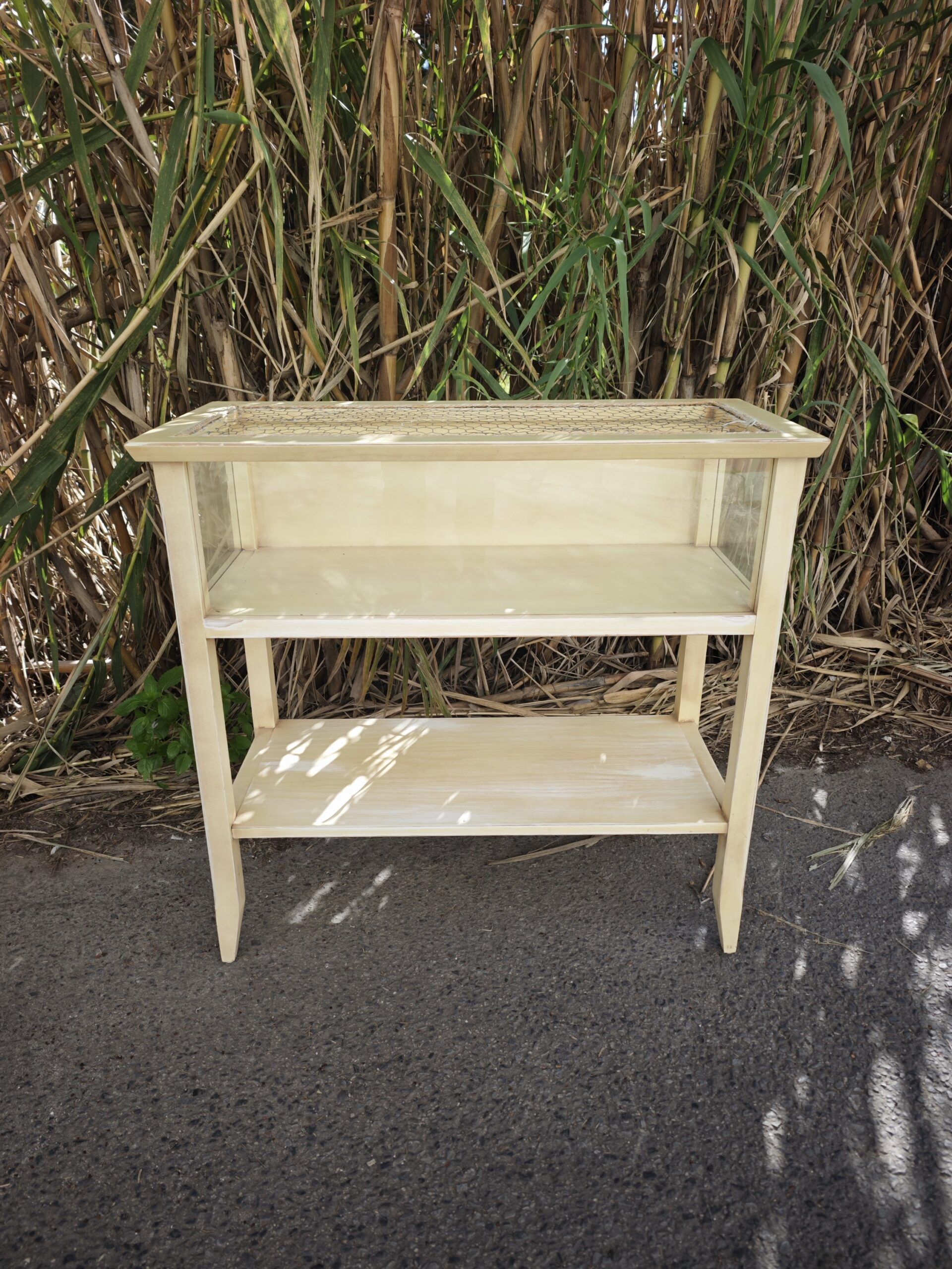 Vitrina Mostrador Rústica con Malla de Gallinero y Acabado Decapé 5 Vitrina Mostrador Rústica con Malla de Gallinero y Acabado Decapé - Imagen 5