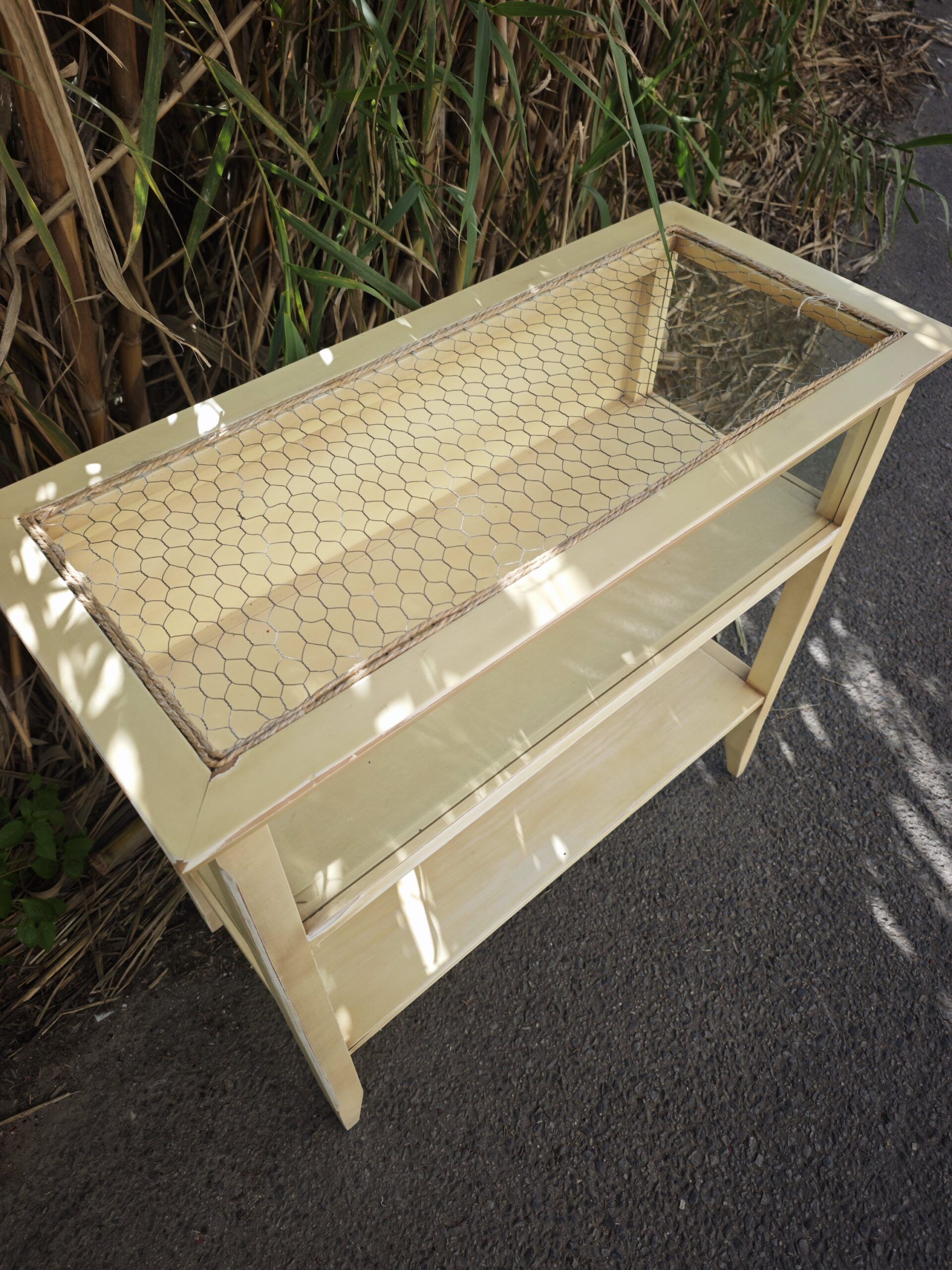 Vitrina Mostrador Rústica con Malla de Gallinero y Acabado Decapé 6 Vitrina Mostrador Rústica con Malla de Gallinero y Acabado Decapé - Imagen 6