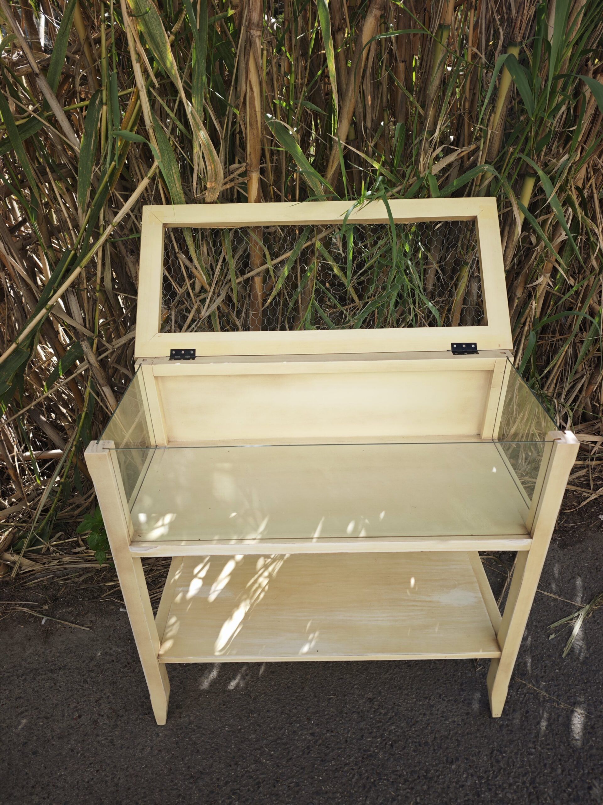 Vitrina Mostrador Rústica con Malla de Gallinero y Acabado Decapé 7 Vitrina Mostrador Rústica con Malla de Gallinero y Acabado Decapé - Imagen 7