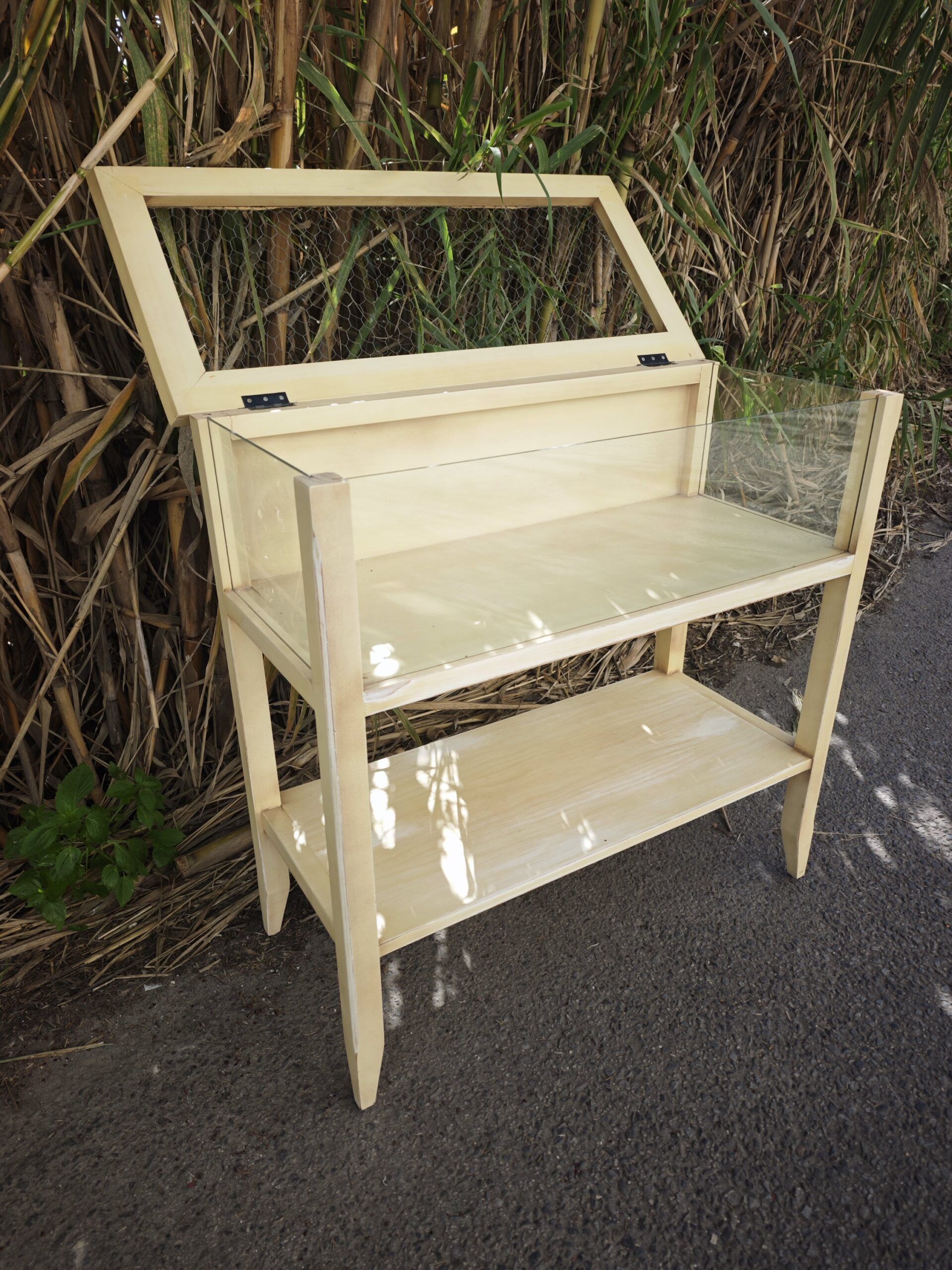 Vitrina Mostrador Rústica con Malla de Gallinero y Acabado Decapé 4 Vitrina Mostrador Rústica con Malla de Gallinero y Acabado Decapé - Imagen 4