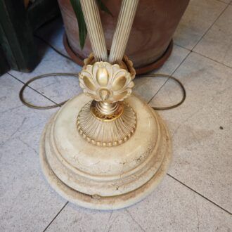 Lámpara de Pie Clásica Vintage de Metal Dorado y Base de Mármol - Estilo Neoclásico 13 1000507476