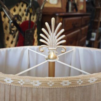 Lámpara de Pie Clásica Vintage de Metal Dorado y Base de Mármol - Estilo Neoclásico 11 1000507477