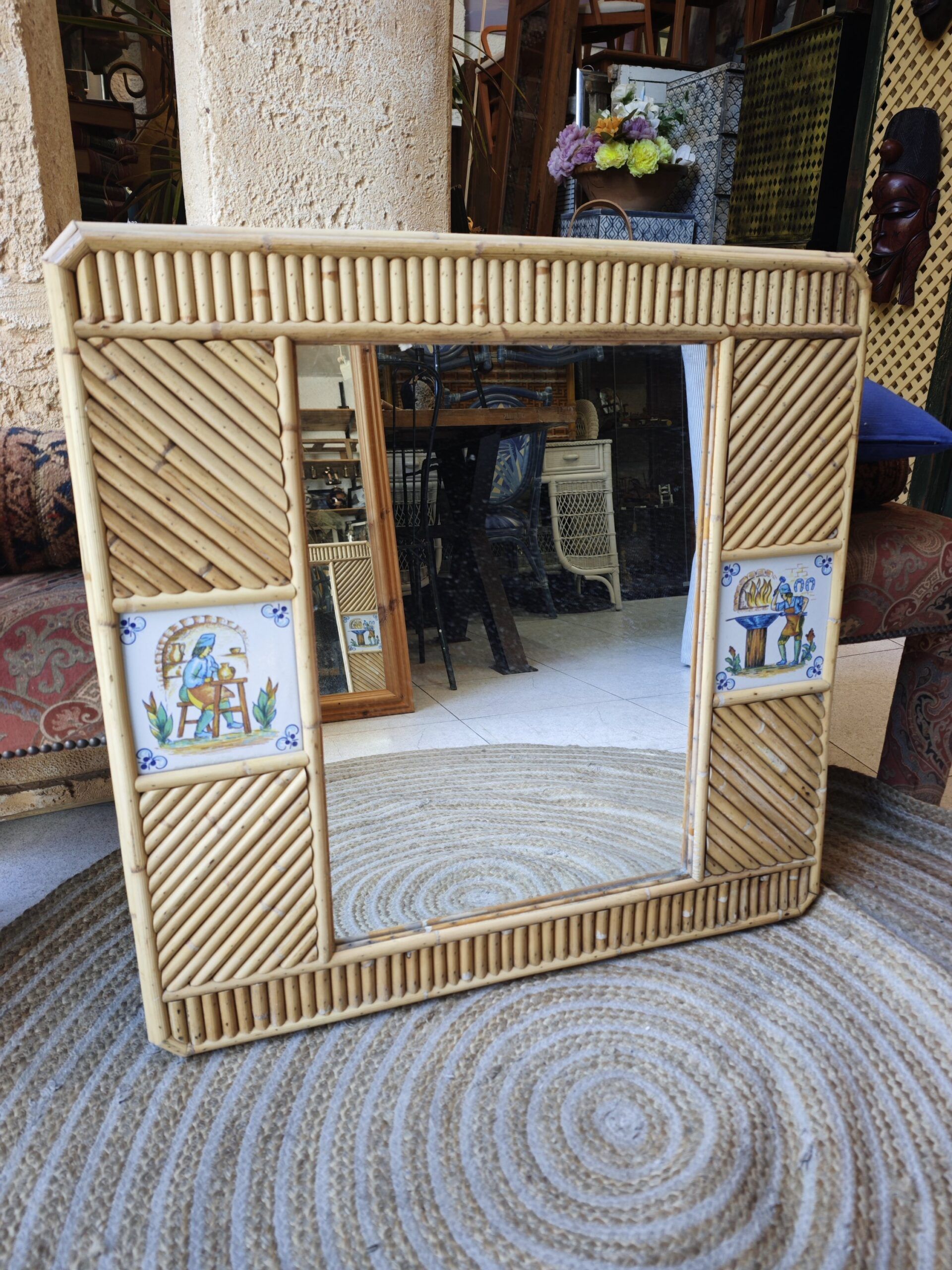 Espejo Vintage de Bambú y Ratán con Azulejos Cerámicos Pintados a Mano 2 Espejo Vintage de Bambú y Ratán con Azulejos Cerámicos Pintados a Mano - Imagen 2