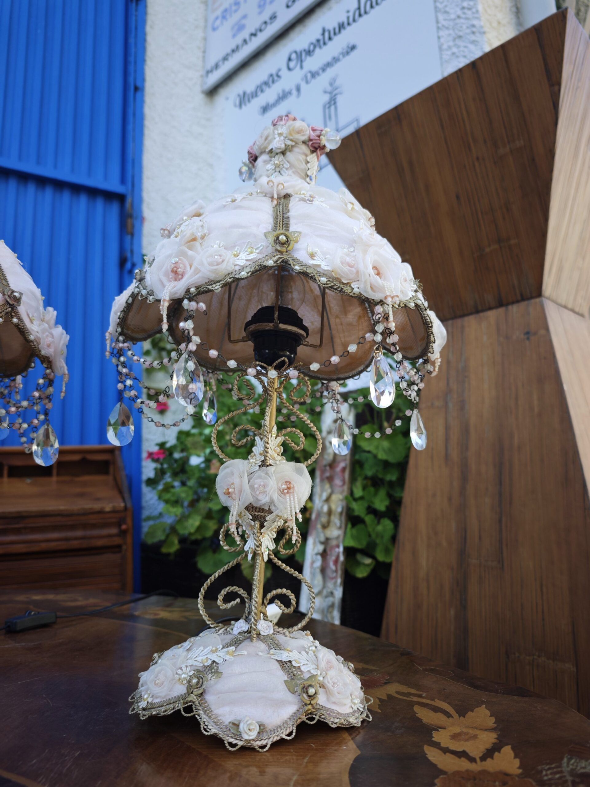 Pareja de Lámparas Vintage Estilo Shabby Chic con Cristales y Rosas 4 Pareja de Lámparas Vintage Estilo Shabby Chic con Cristales y Rosas - Imagen 4