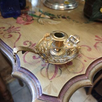 Palmatorio de metal fundido con asa de voluta y relieves ornamentales Estilo Neoclásico - Siglo XIX 7 1000509331