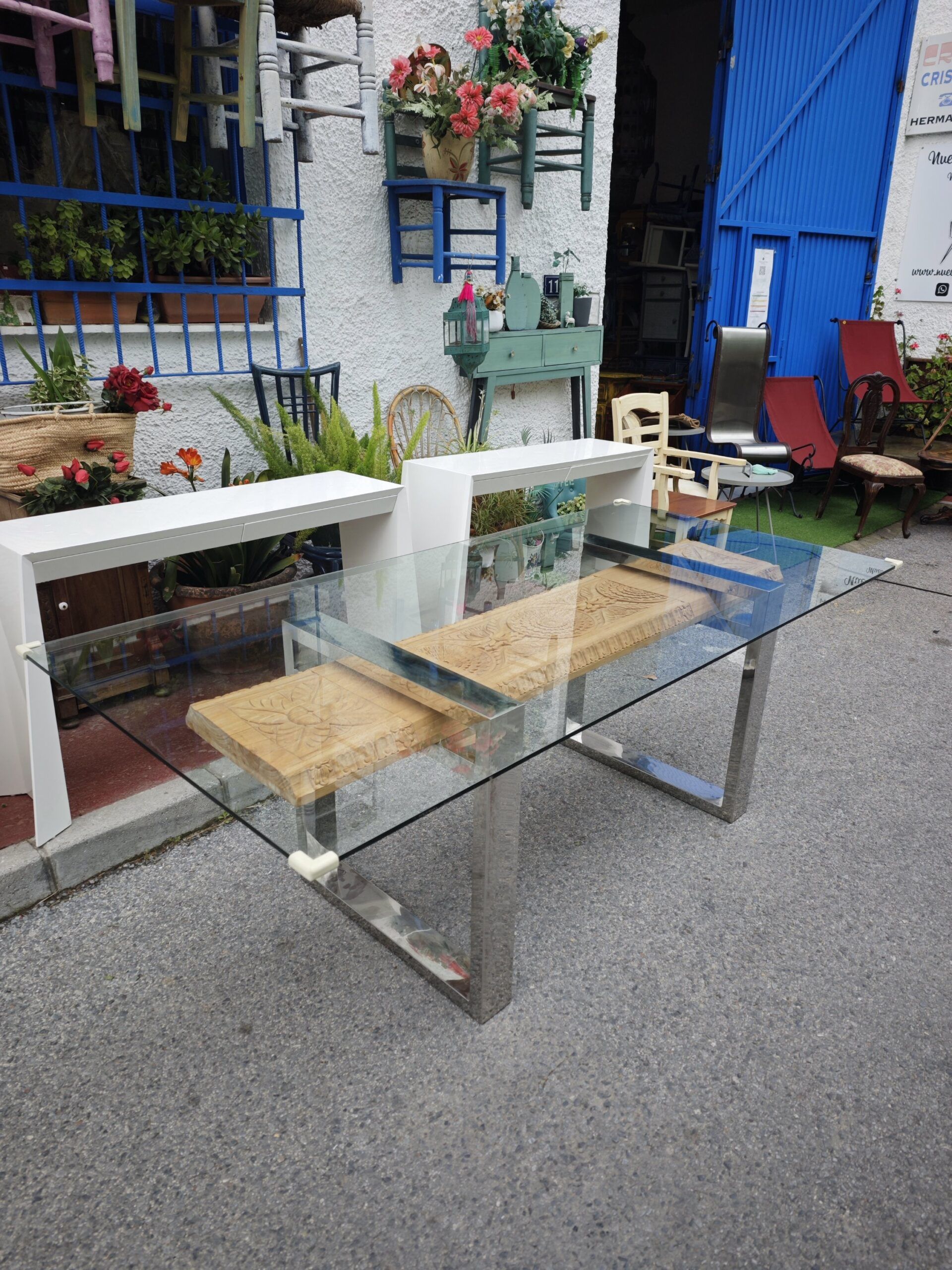 Mesa Comedor de Cristal base de metal talla madera Contemporánea 4 Mesa Comedor de Cristal base de metal talla madera Contemporánea - Imagen 4