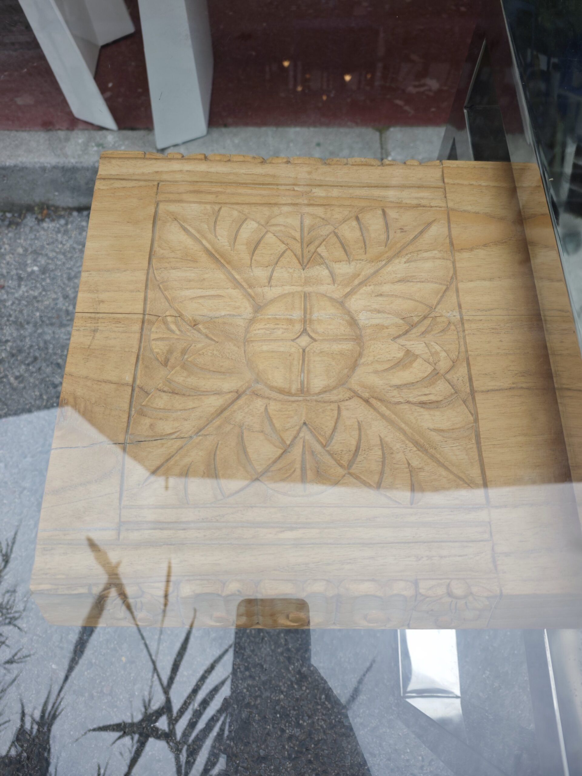 Mesa Comedor de Cristal base de metal talla madera Contemporánea 8 Mesa Comedor de Cristal base de metal talla madera Contemporánea - Imagen 8