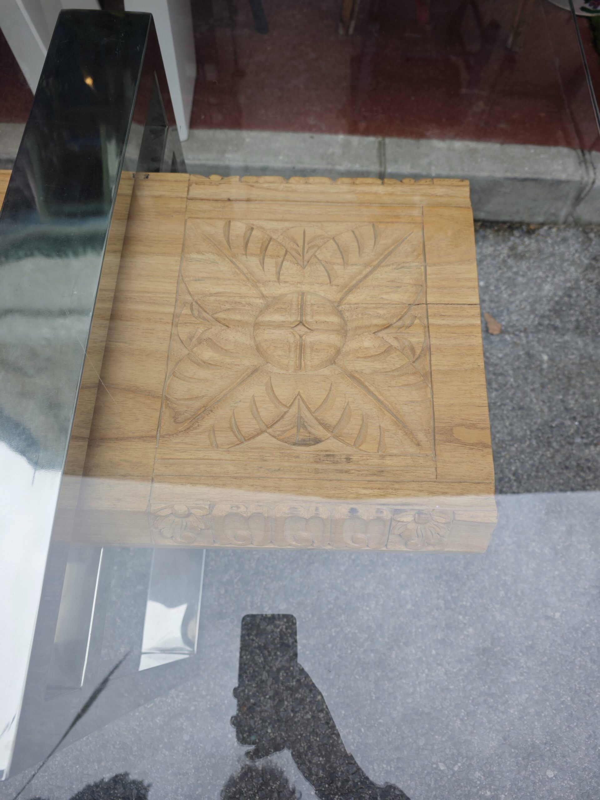 Mesa Comedor de Cristal base de metal talla madera Contemporánea 7 Mesa Comedor de Cristal base de metal talla madera Contemporánea - Imagen 7