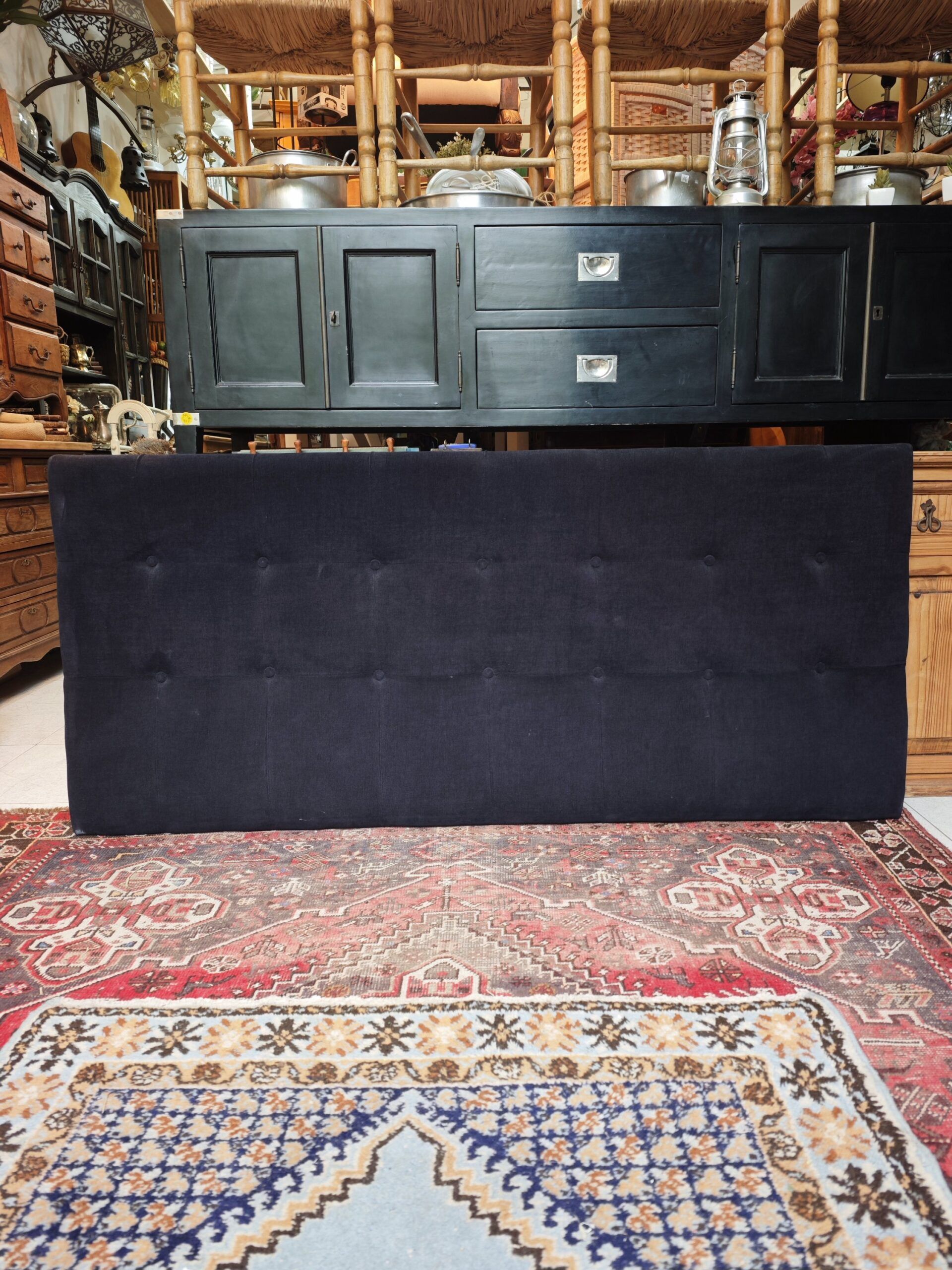 Cabecero Tapizado Capitoné de 180 cm – Elegancia y Confort en Azul Marino 4 Cabecero Tapizado Capitoné de 180 cm – Elegancia y Confort en Azul Marino - Imagen 4