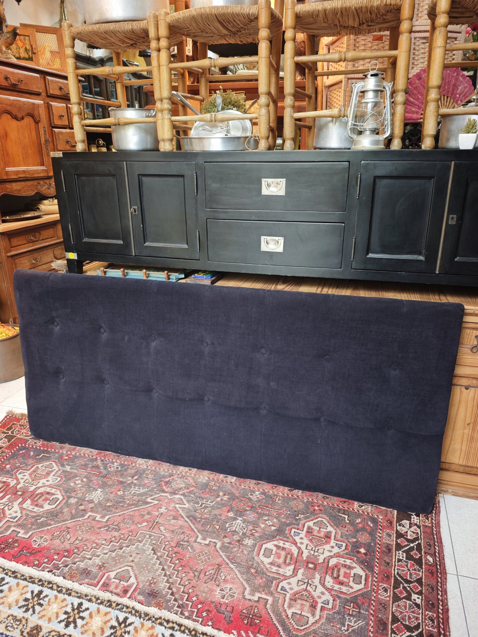 Cabecero Tapizado Capitoné de 180 cm – Elegancia y Confort en Azul Marino 5 Cabecero Tapizado Capitoné de 180 cm – Elegancia y Confort en Azul Marino - Imagen 5