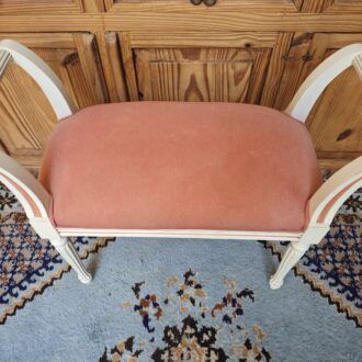 Descalzador Neoclásico Vintage con Asiento Rosa Salmón y Brazos Curvos 9 1000514087 2