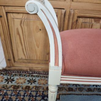 Descalzador Neoclásico Vintage con Asiento Rosa Salmón y Brazos Curvos 8 1000514088