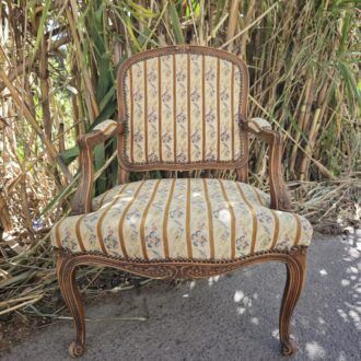 Butaca Estilo Luis XV en Madera Tallada con Tapicería Petit Point 13 1000519094 1