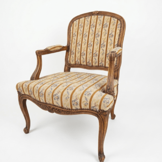 Novedades 27 Butaca Estilo Luis XV en Madera Tallada con Tapicería Petit Point