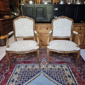Elizabethan Armchairs Classic Louis XV Style – photo 2