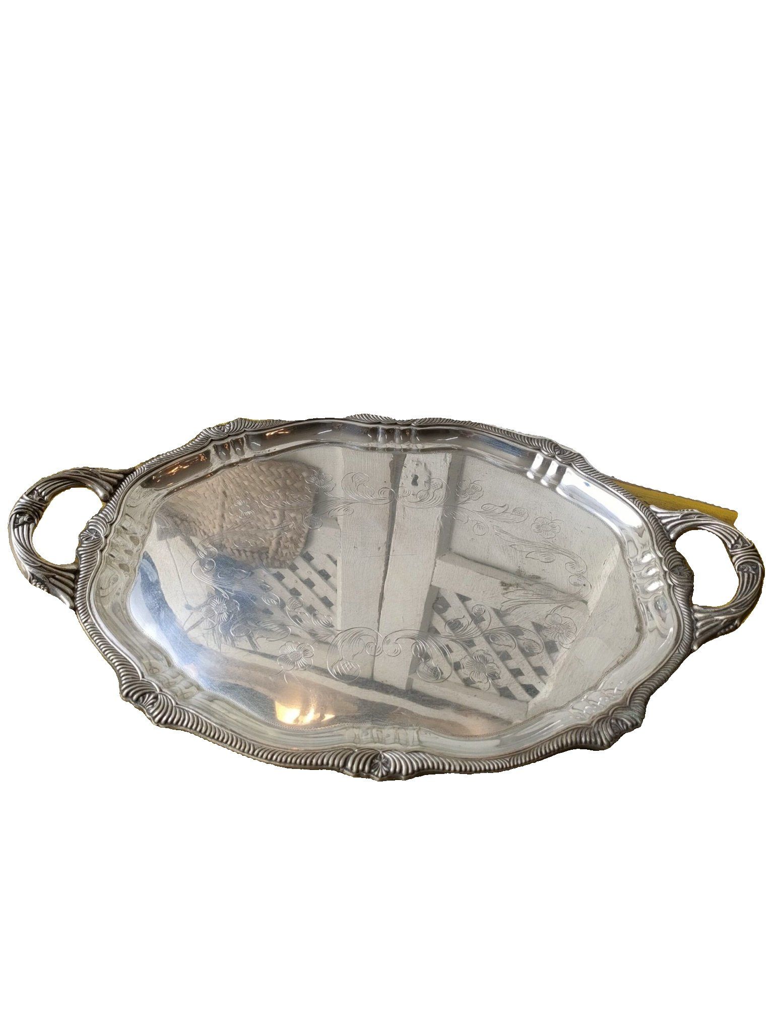 Bandeja Plateada Vintage con Asas – Estilo Neoclásico Grabado 1 Bandeja Plateada Vintage con Asas