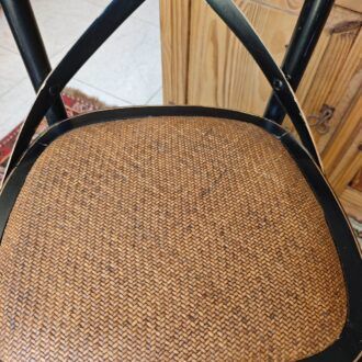 Silla Crossback Vintage Negra: Elegancia Rústico-Chic con Asiento de Rejilla 9 1000519964