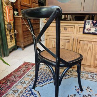 Silla Crossback Vintage Negra: Elegancia Rústico-Chic con Asiento de Rejilla 8 1000519965 1