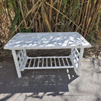 Mesita de Bambú Vintage en Blanco Decapé – Estilo Shabby Chic 11 1000520799 1