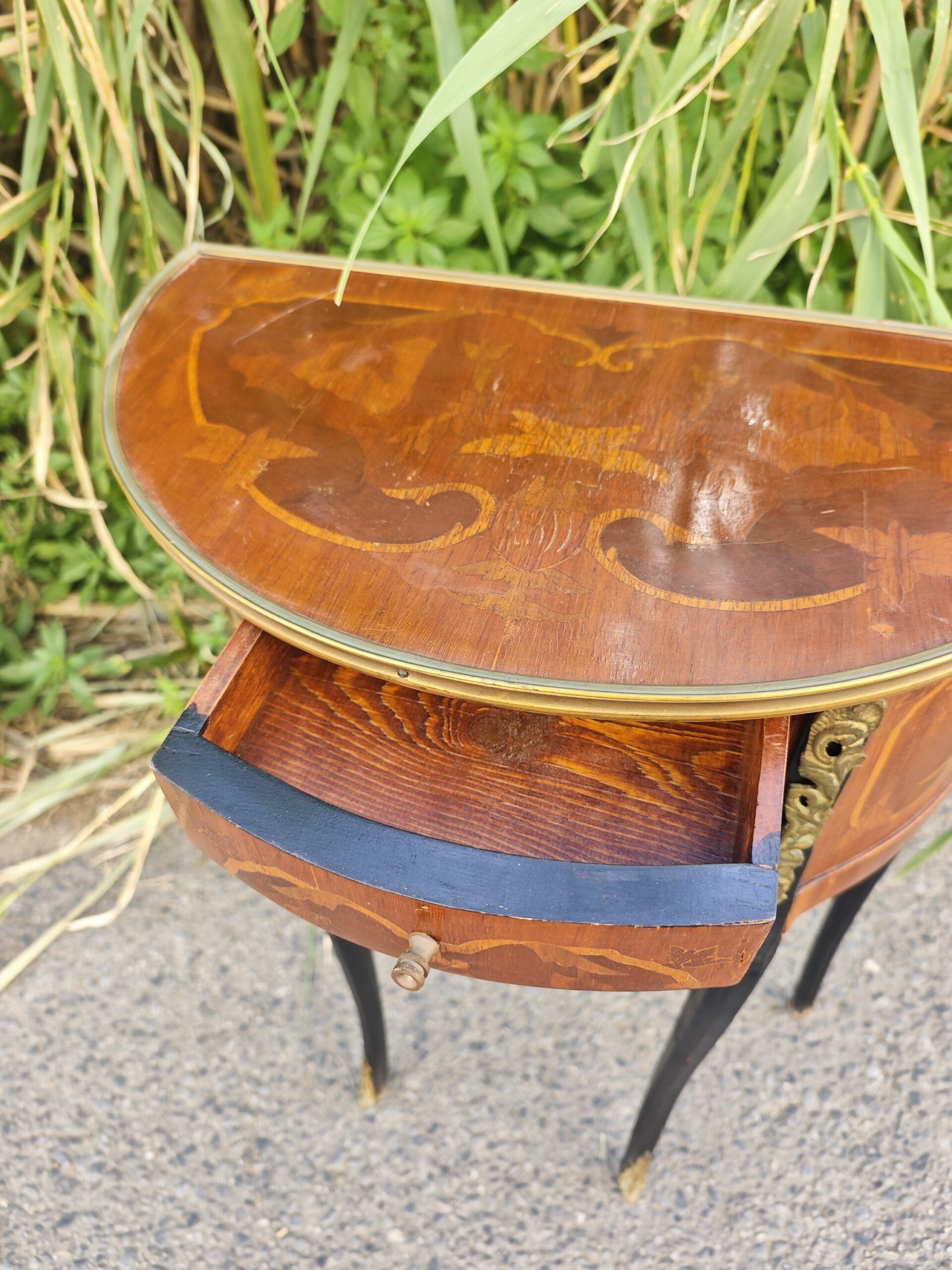 Mesita Auxiliar de Marquetería Francesa demi-lune 4 Mesita Auxiliar de Marquetería Francesa demi-lune - Imagen 4