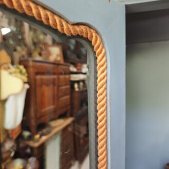 Vitrina expositor estilo clásico francés en color gris envejecido con puertas de cristal 11 1000574984