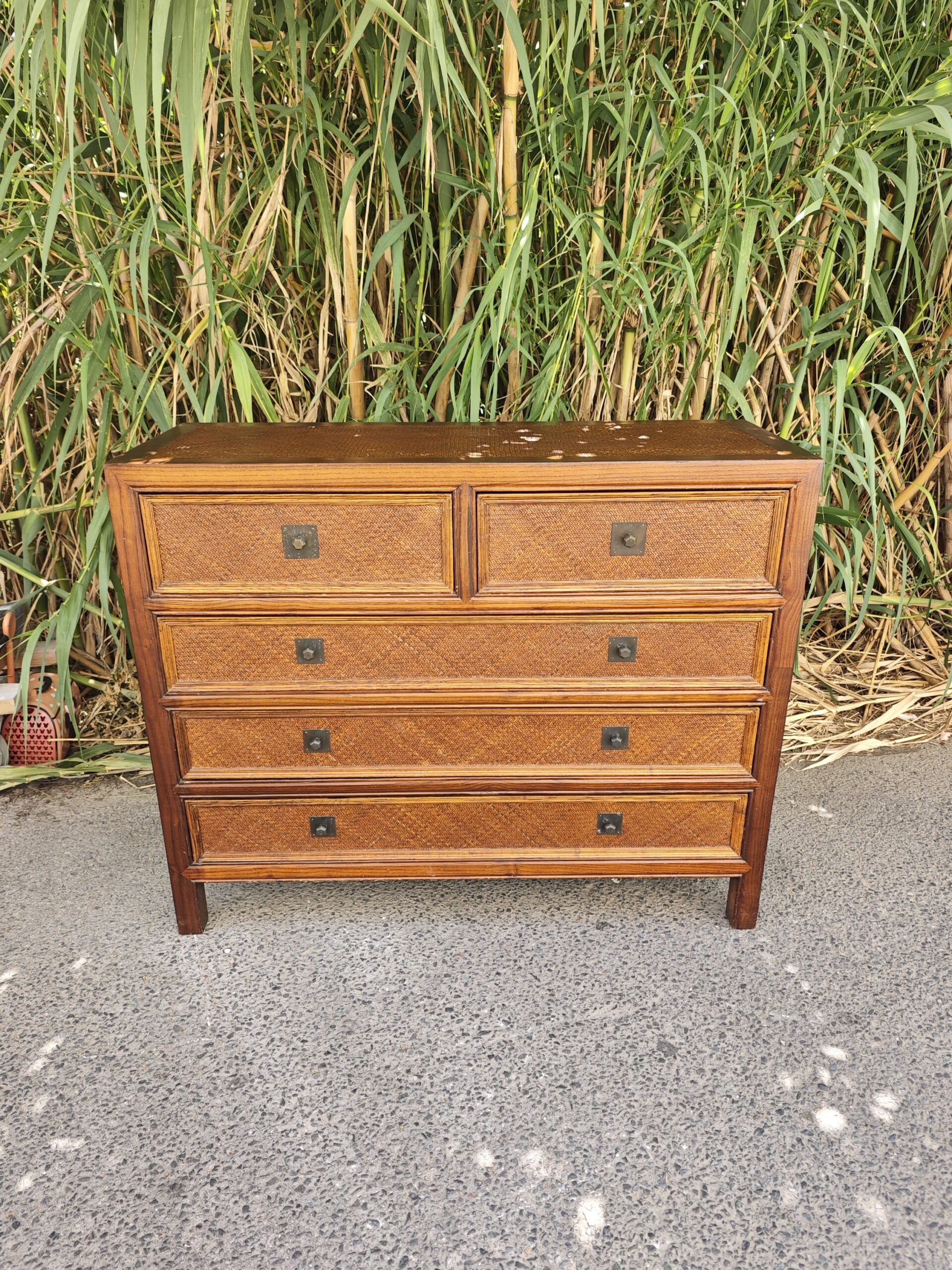 Cómoda ratán y madera estilo colonial 5 cajones 2 Cómoda ratán y madera estilo colonial 5 cajones - Imagen 2