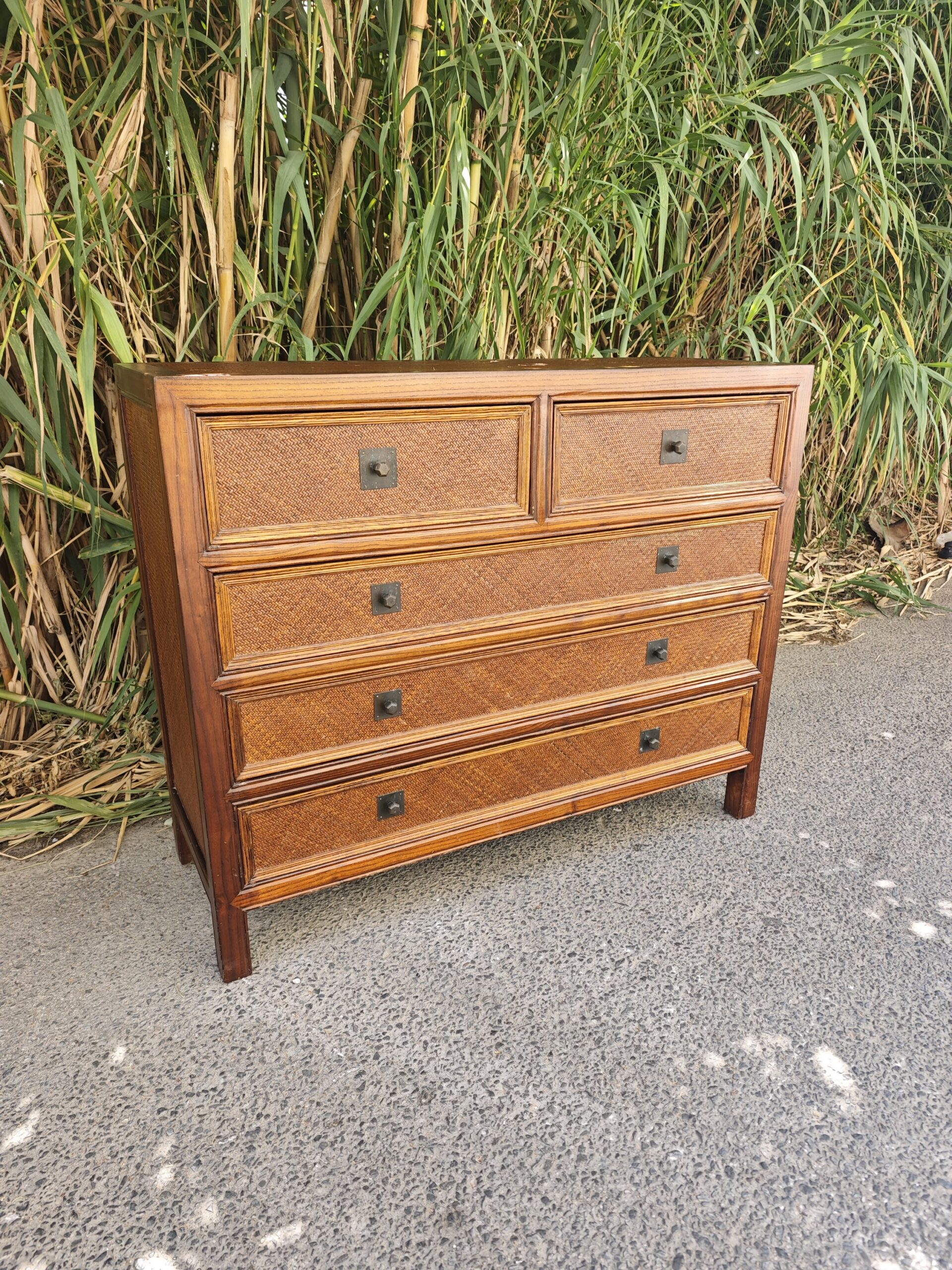 Cómoda ratán y madera estilo colonial 5 cajones 6 Cómoda ratán y madera estilo colonial 5 cajones - Imagen 6