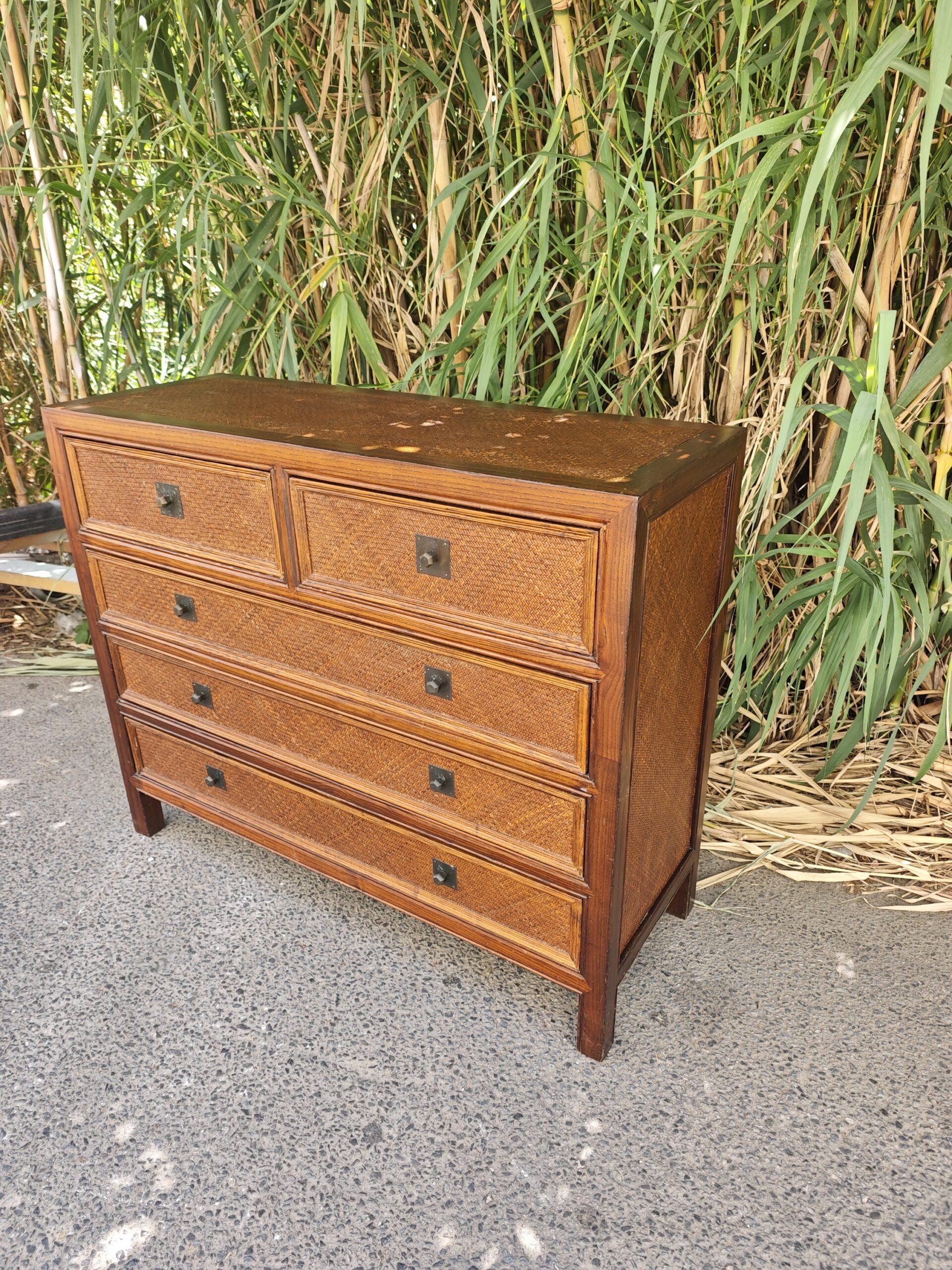 Cómoda ratán y madera estilo colonial 5 cajones 4 Cómoda ratán y madera estilo colonial 5 cajones - Imagen 4