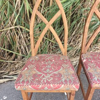 Pareja de sillas góticas "canoa" in carved wood with damask upholstery – Gothic revival style 6 1000589197