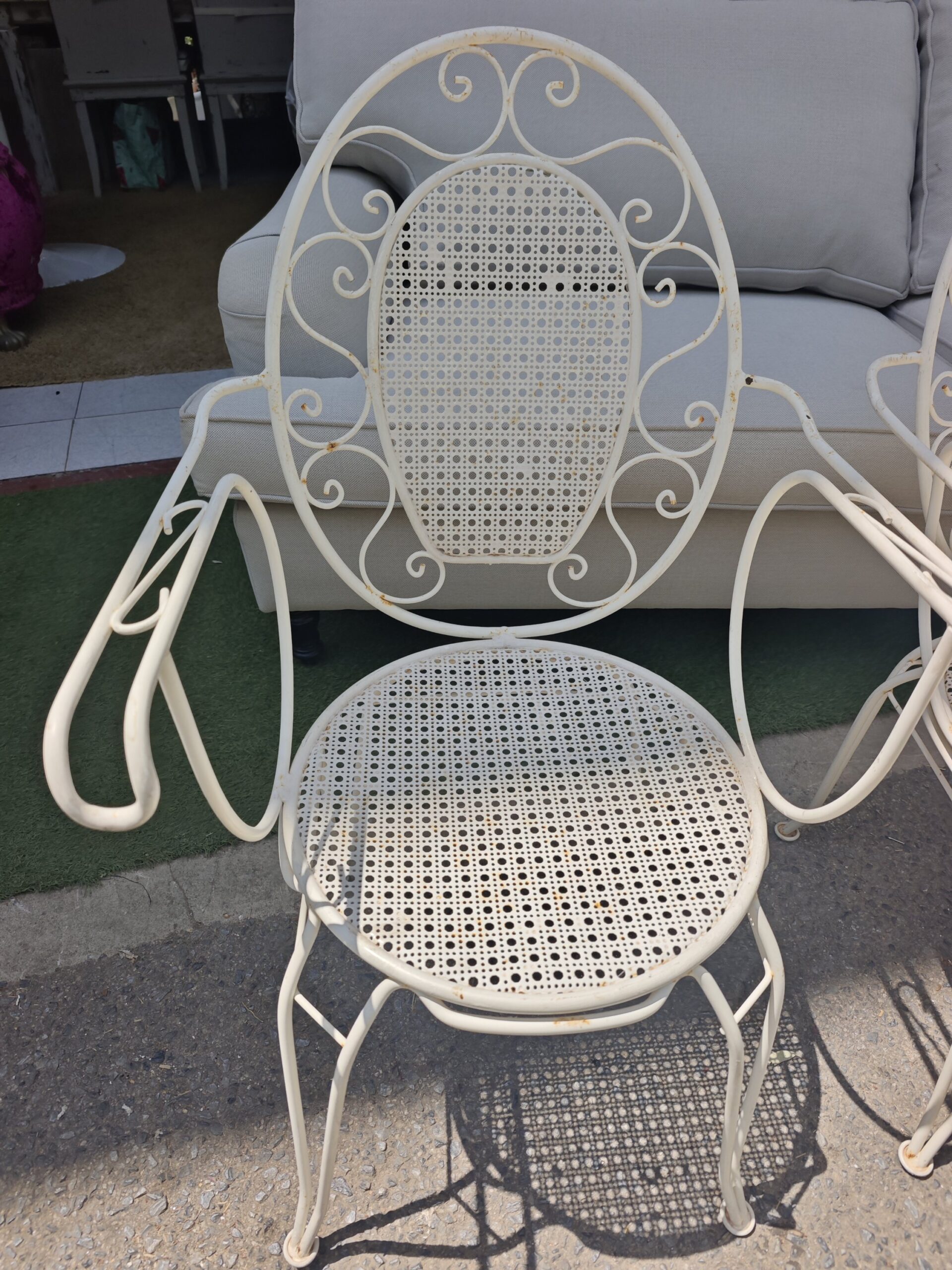 Set de 4 Sillas de Jardín Vintage en Hierro Forjado Blanco, Estilo Provenzal Francés 3 Set de 4 Sillas de Jardín Vintage en Hierro Forjado Blanco, Estilo Provenzal Francés - Imagen 3
