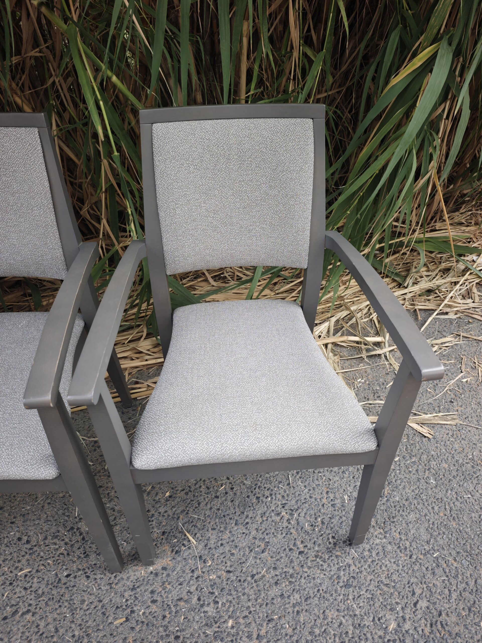 SVintage Arm Chairs Gray Wood and Heather Gray Upholstery44- Image Sillas de Brazos Vintage Madera Gris y Tapizado Gris Jaspeado - Image 4