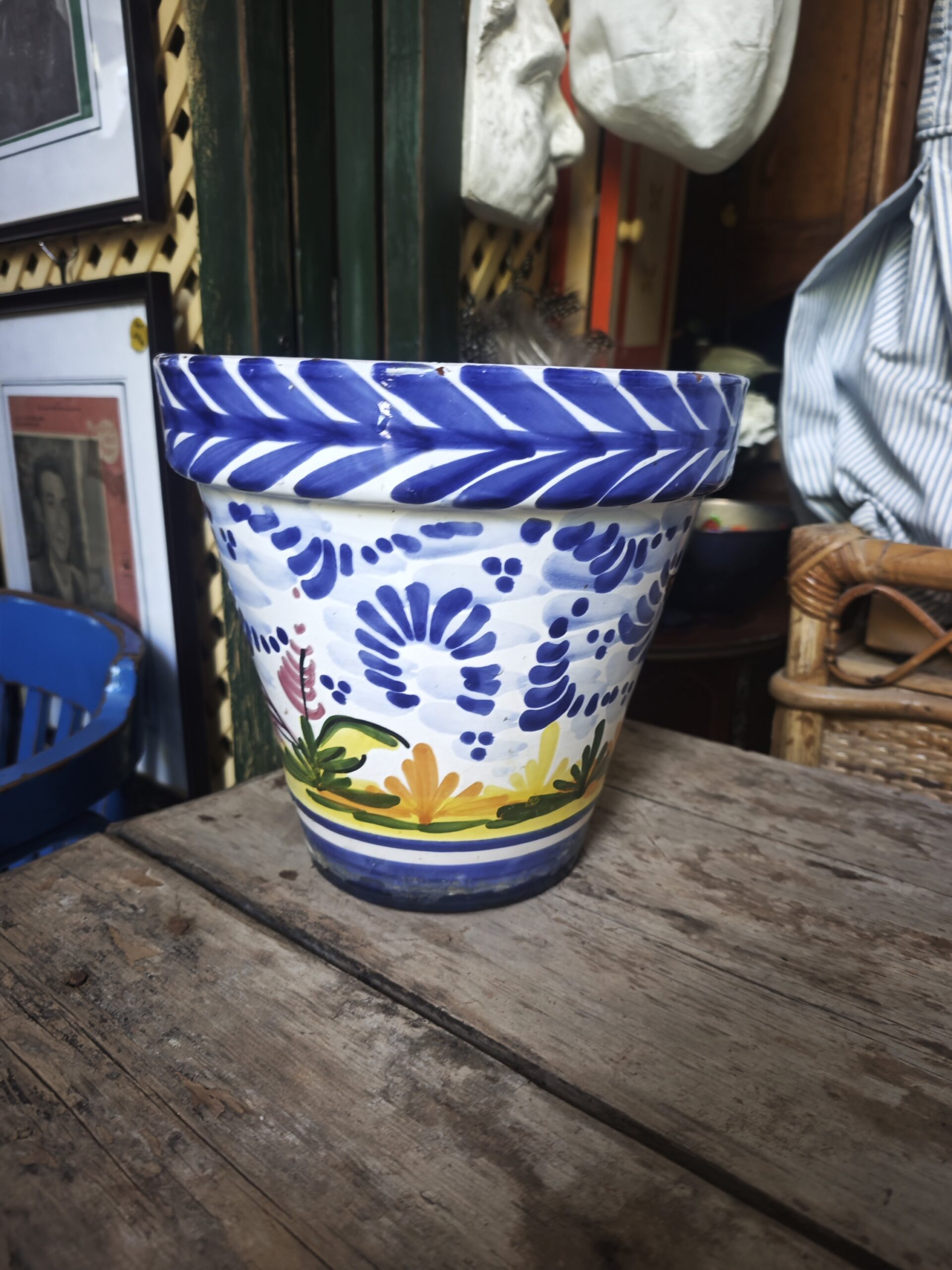 MBlue and White Design Hand Painted Ceramic Flower Pot with Bird44- Image Maceta de cerámica pintada a mano de diseño azul y blanco con pájaro - Image 4