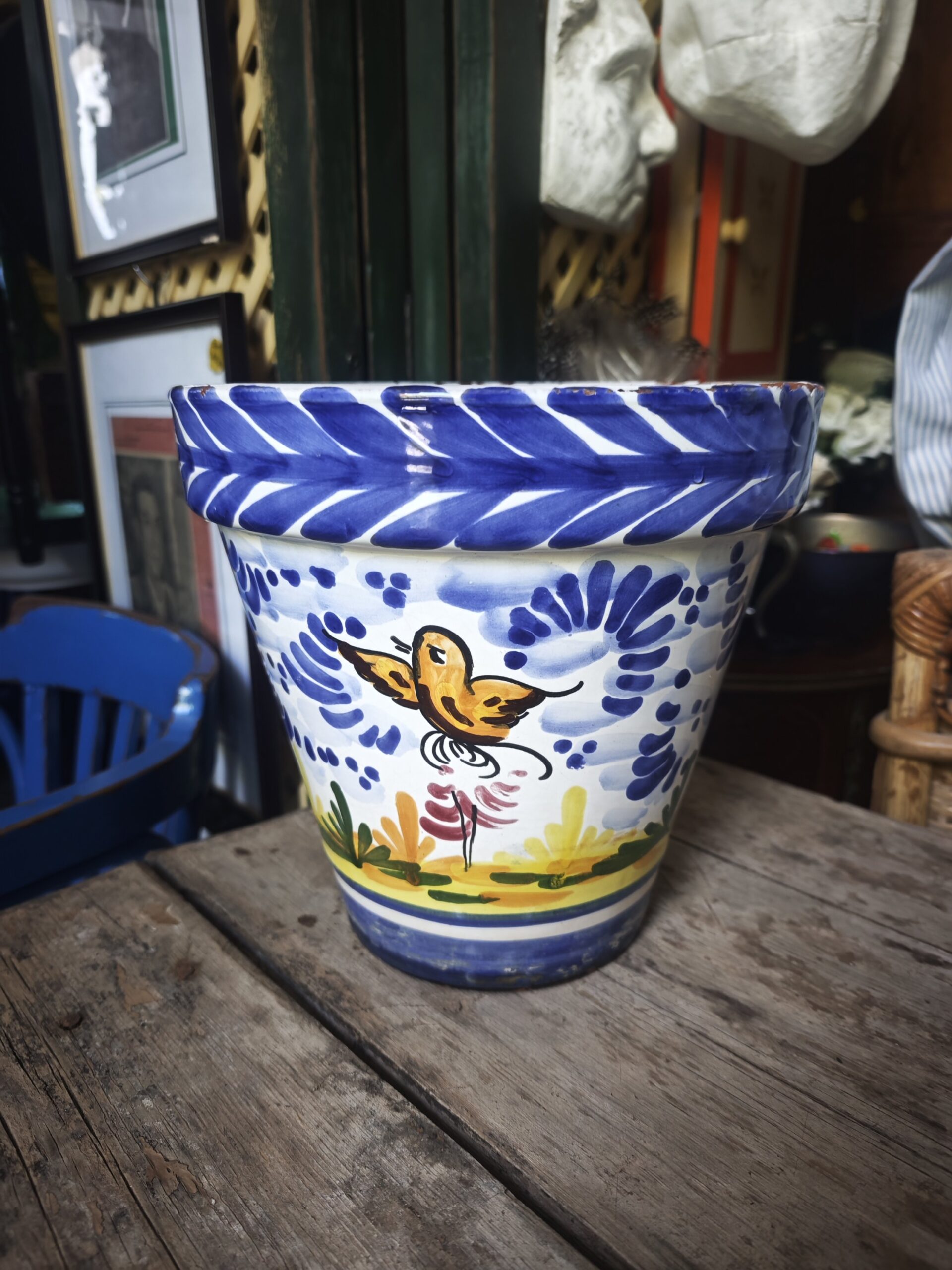 MBlue and White Design Hand Painted Ceramic Flower Pot with Bird33- Image Maceta de cerámica pintada a mano de diseño azul y blanco con pájaro - Image 3