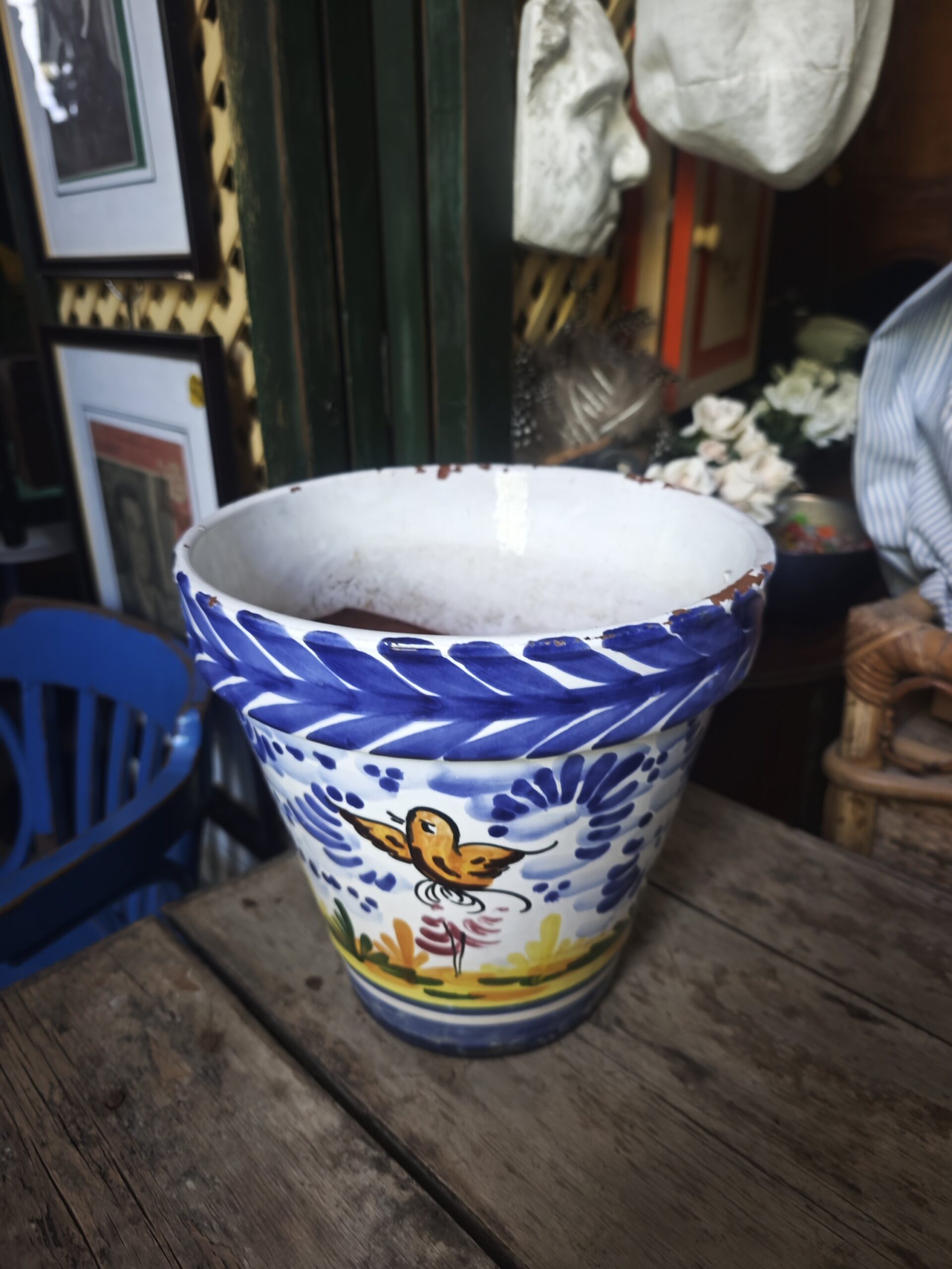 MBlue and White Design Hand Painted Ceramic Flower Pot with Bird22- Image Maceta de cerámica pintada a mano de diseño azul y blanco con pájaro - Image 2