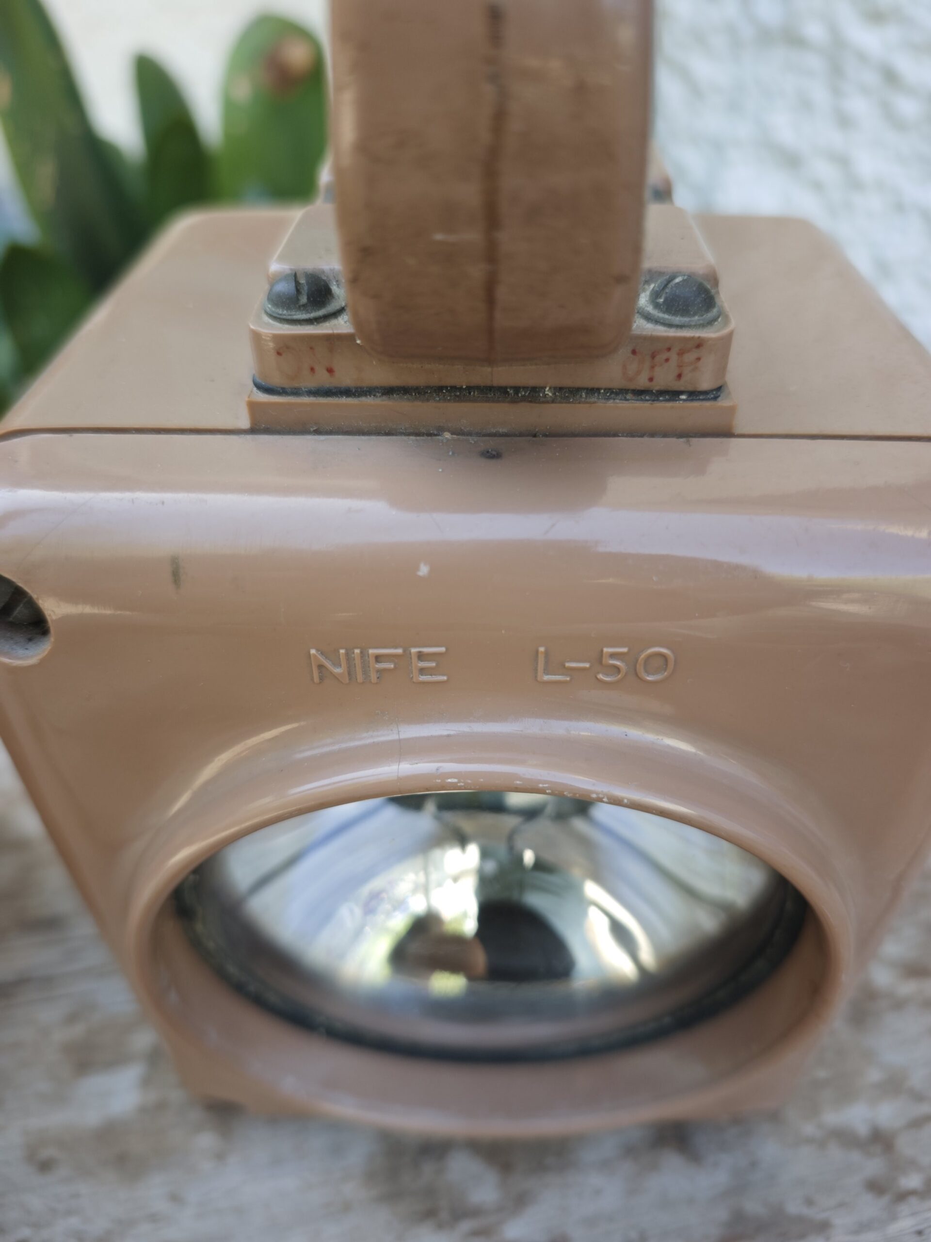 LVintage NIFE L-50 Naval Lanterns – Industrial / Maritime Style44- Image Linternas Navales Vintage NIFE L-50 – Estilo Industrial / Marítimo - Image 4