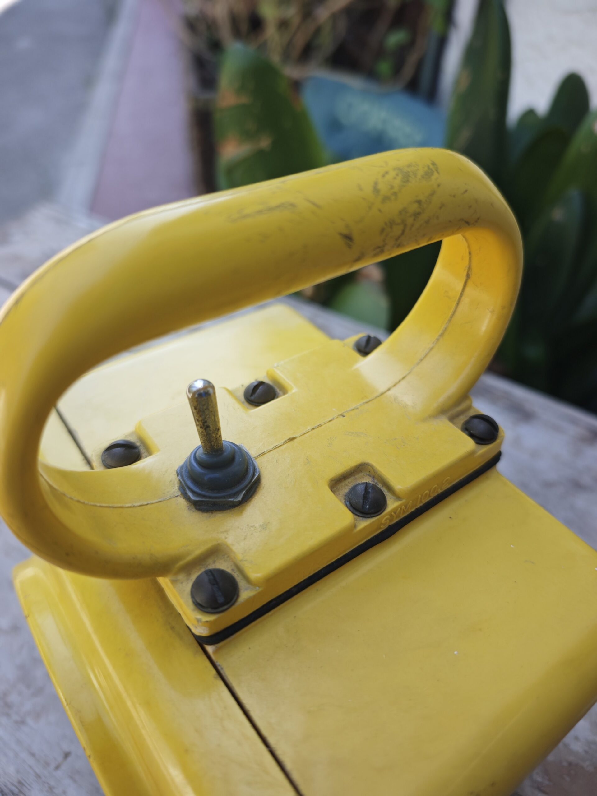 LVintage US Navy Naval Lantern – Yellow Industrial/Maritime Style66- Image Linterna Naval Vintage US Navy – Estilo Industrial / Marítimo amarilla - Image 6