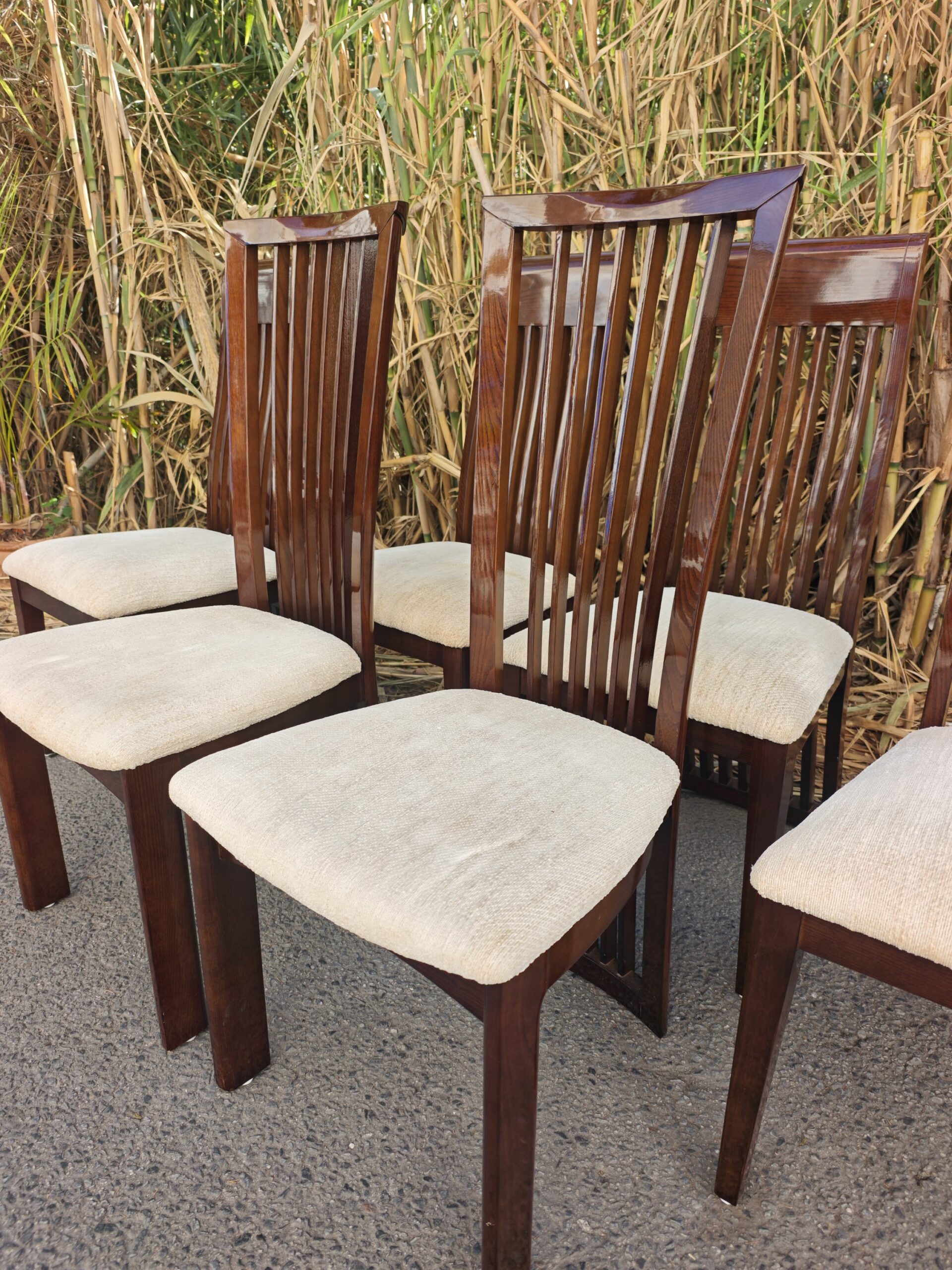 Sillas de comedor de madera lacada con respaldo alto de listones 4 Sillas de comedor de madera lacada con respaldo alto de listones - Imagen 4